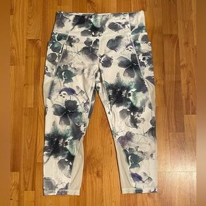 Athleta Workout Capris size L